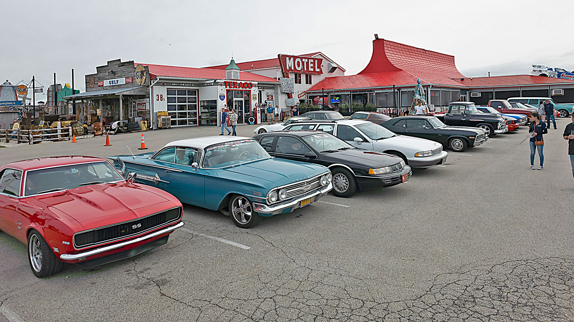 Classic cars at Route 66 Motorheads Bar and Grill