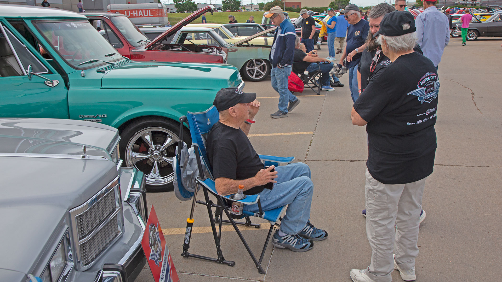 Pavement Pounder Events participants talking in the parking lot at Wheel Hub Live